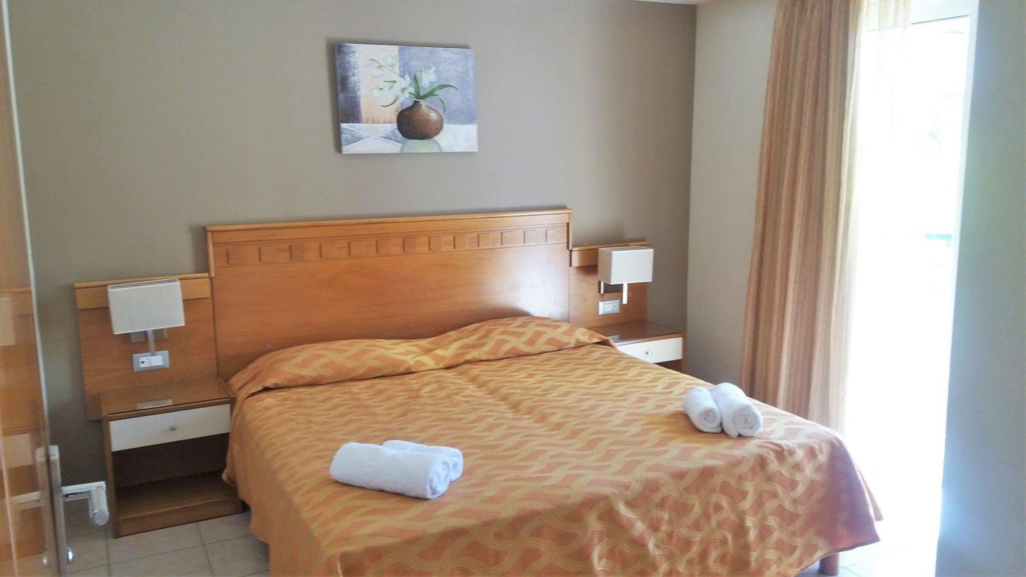 Helios Apartments Kato Daratso Extérieur photo
